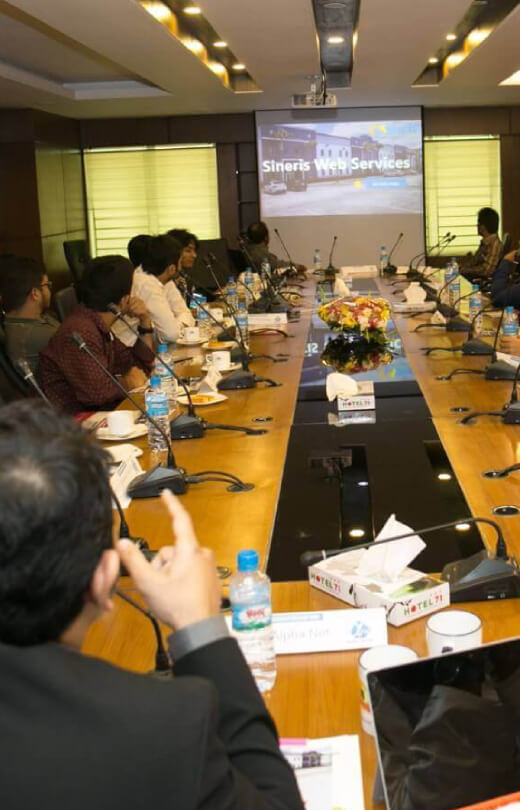 hosting summit photo